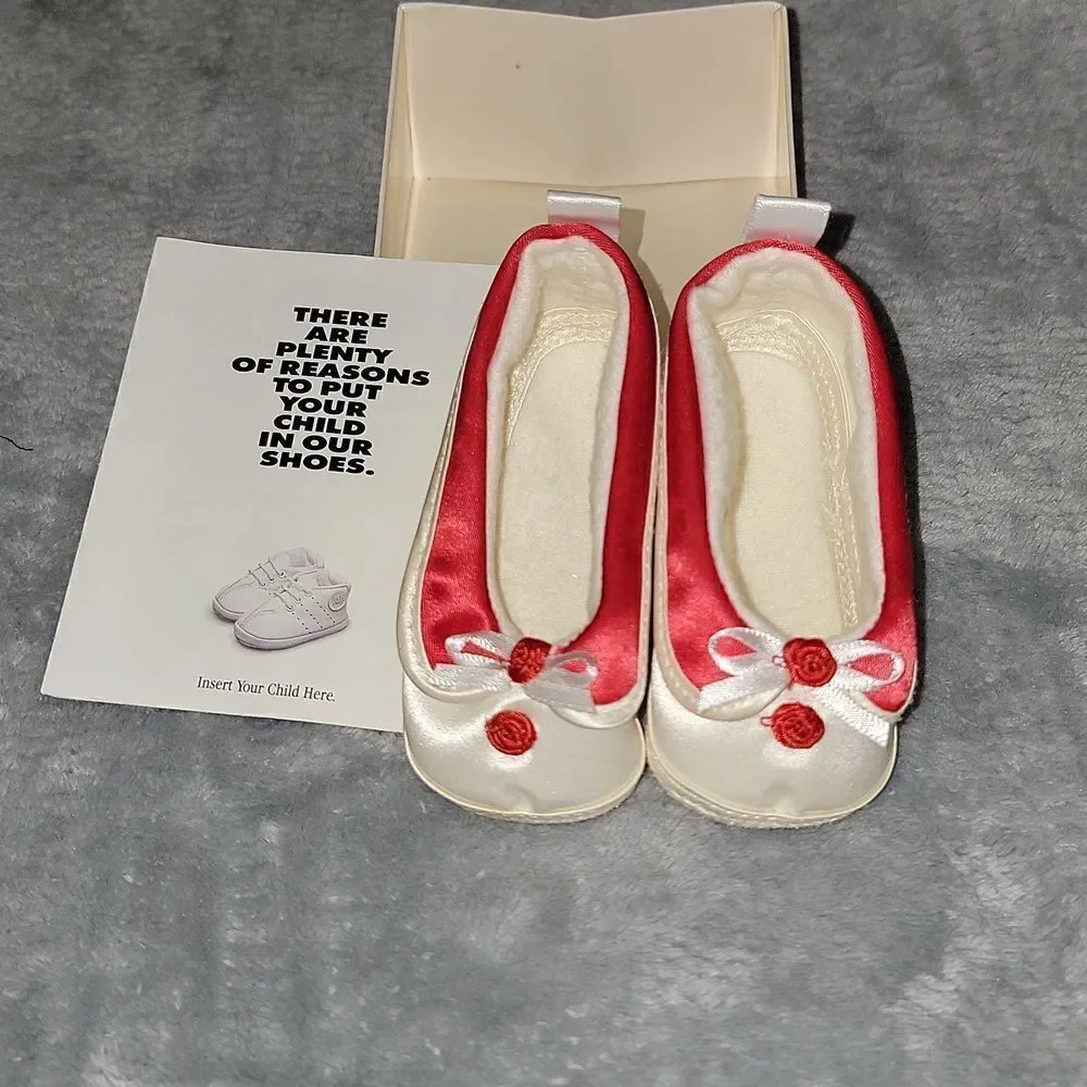 Vintage New Baby Deer White / Red Satin Like Shoes Size 2 (3-6 months)